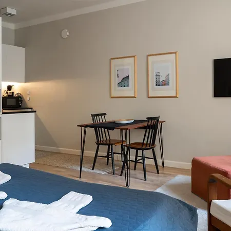 Freda - Relaxing Downtown