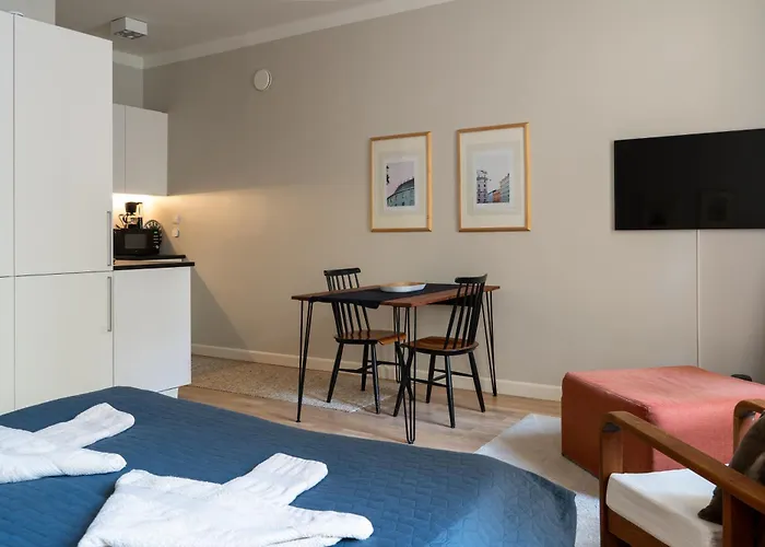 Freda - Relaxing Downtown